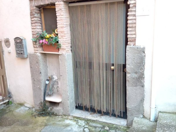 locale commerciale in vendita ad Ariccia