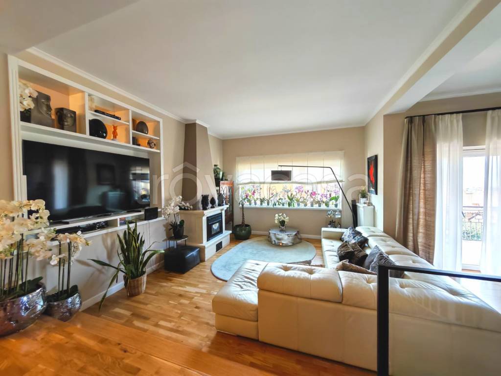 casa indipendente in vendita ad Ariccia