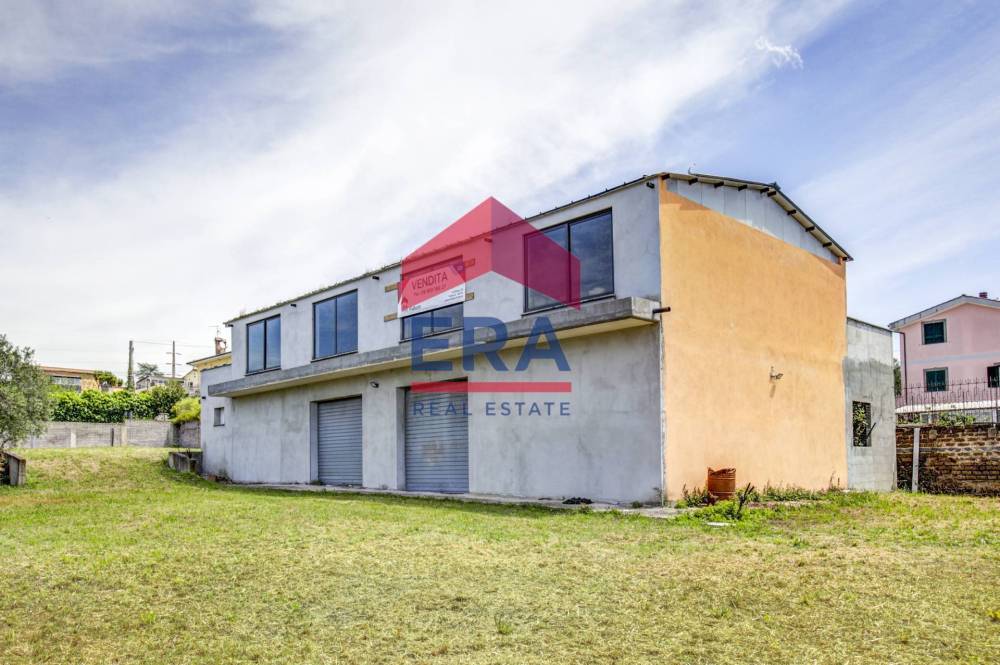 locale commerciale in vendita ad Ariccia