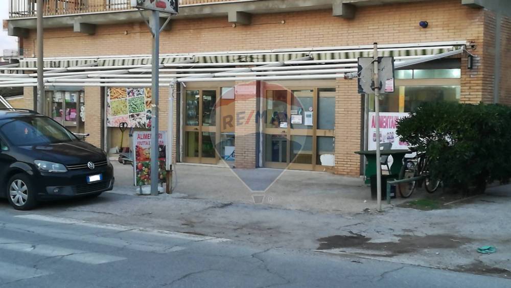 negozio in vendita ad Ariccia