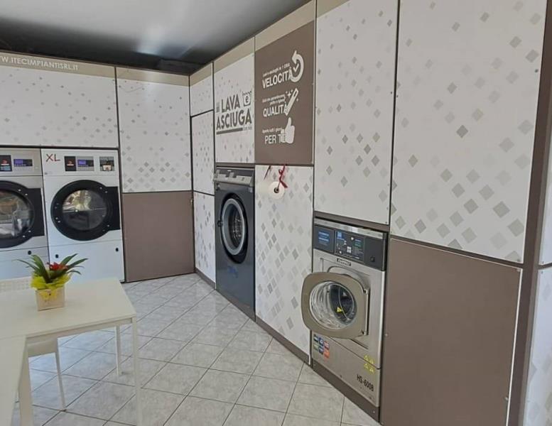 negozio in vendita ad Ariccia