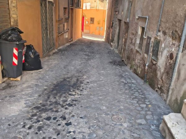 locale commerciale in vendita ad Ariccia