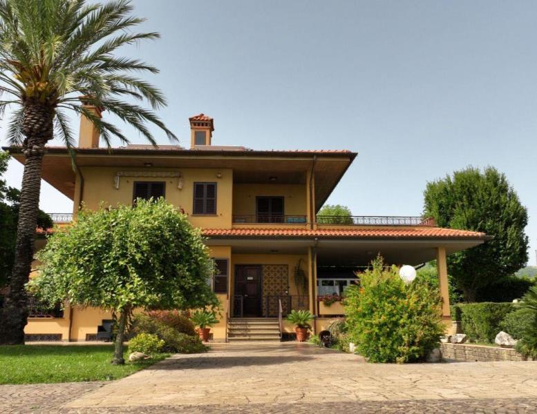 casa indipendente in vendita ad Ariccia