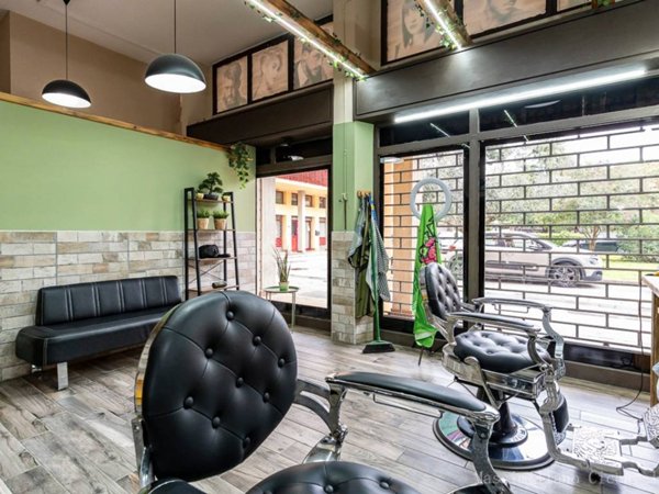 negozio in vendita ad Ariccia in zona Fontana di Papa