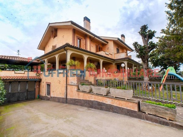 casa indipendente in vendita ad Ariccia
