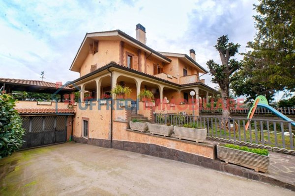 casa indipendente in vendita ad Ariccia