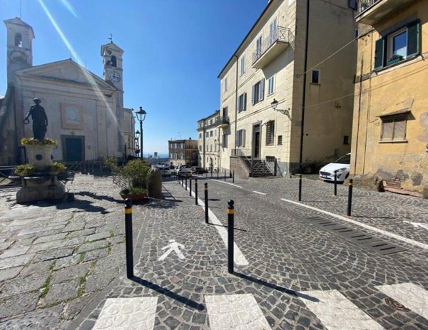 locale commerciale in vendita ad Ariccia