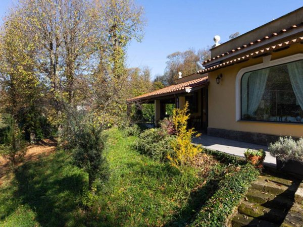 casa indipendente in vendita ad Ariccia