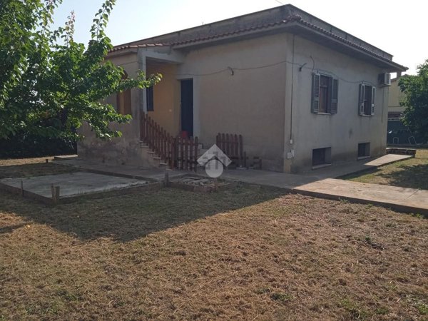 casa indipendente in vendita ad Ariccia in zona Fontana di Papa