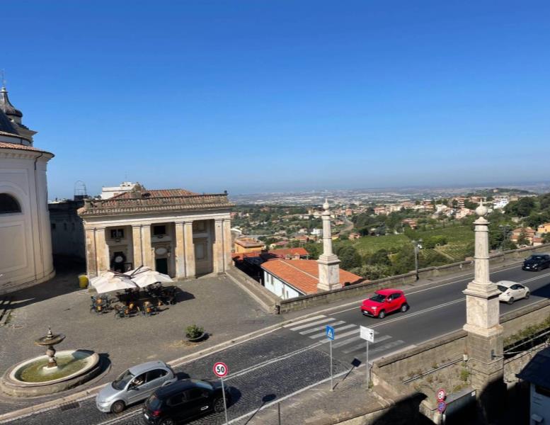 ufficio in vendita ad Ariccia