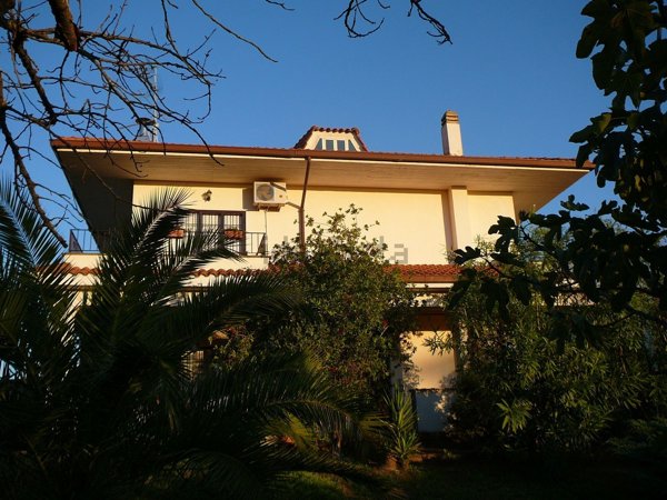 casa indipendente in vendita ad Ariccia