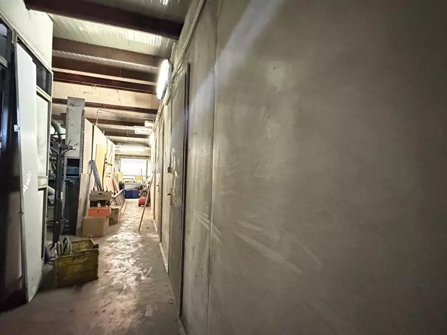 locale commerciale in vendita ad Ariccia