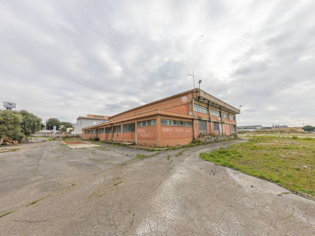 locale commerciale in vendita ad Ariccia