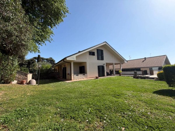 casa indipendente in vendita ad Ariccia