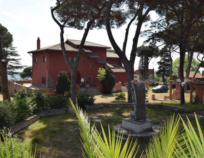 casa indipendente in vendita ad Ariccia in zona Fontana di Papa