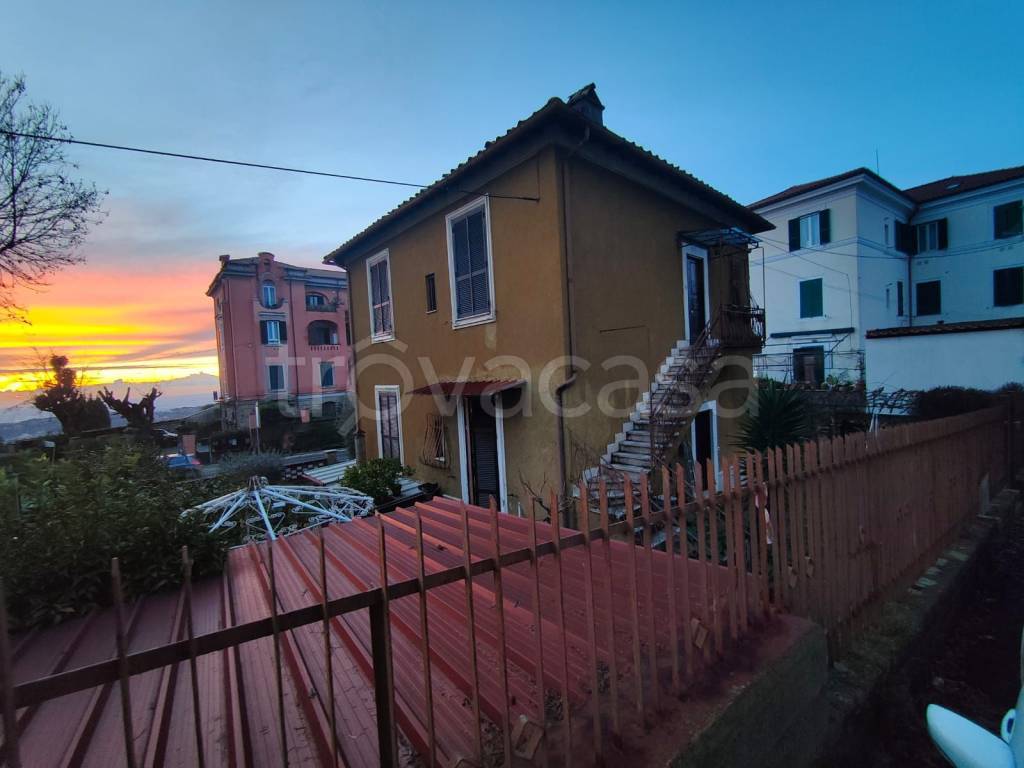 casa indipendente in vendita ad Ariccia