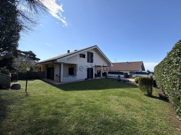 casa indipendente in vendita ad Ariccia