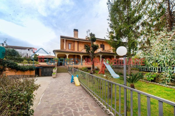 casa indipendente in vendita ad Ariccia