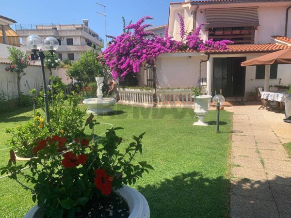 casa indipendente in vendita ad Ariccia