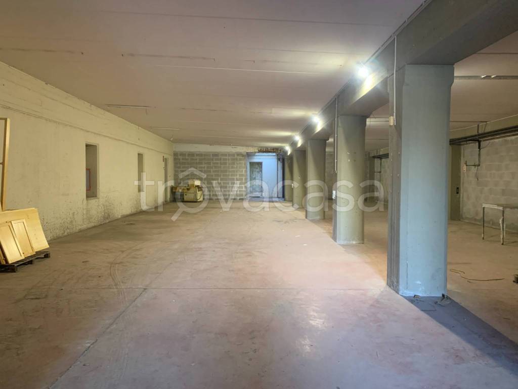 locale commerciale in vendita ad Ariccia