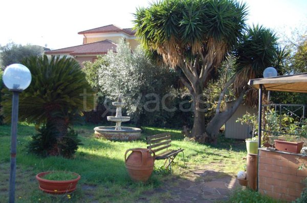 casa indipendente in vendita ad Ariccia