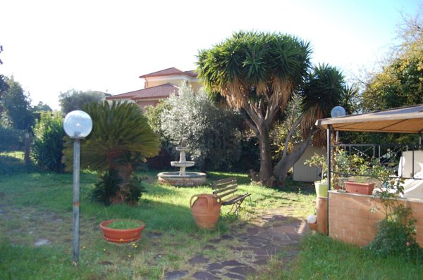 casa indipendente in vendita ad Ariccia