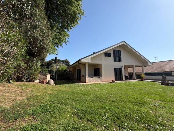 casa indipendente in vendita ad Ariccia