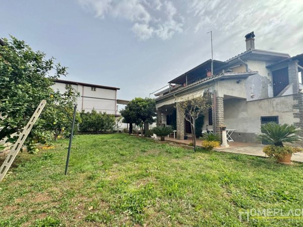 casa indipendente in vendita ad Ariccia