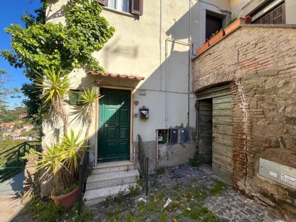 locale commerciale in vendita ad Ariccia