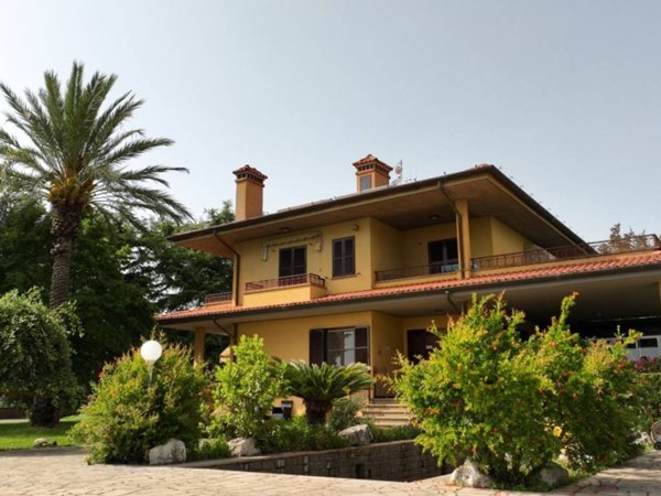 casa indipendente in vendita ad Ariccia