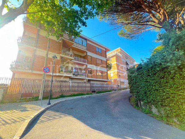 appartamento in vendita ad Ariccia in zona Fontana di Papa