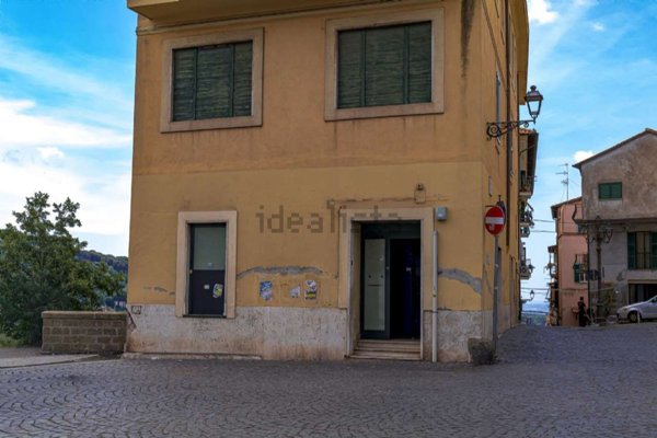 ufficio in vendita ad Ariccia in zona Fontana di Papa