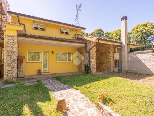 casa indipendente in vendita ad Ariccia