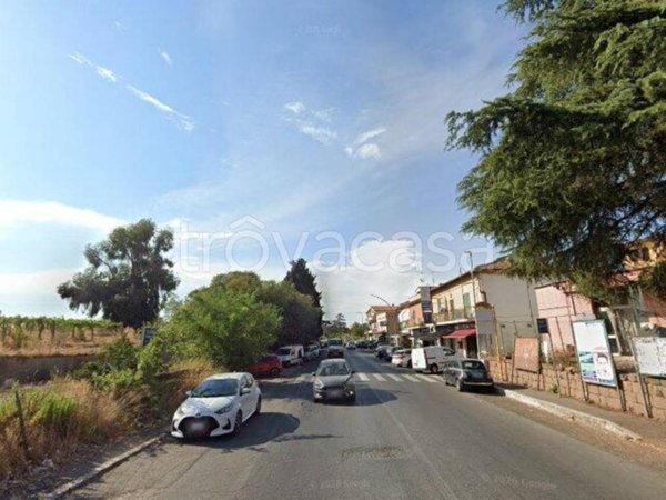 negozio in vendita ad Ariccia in zona Fontana di Papa
