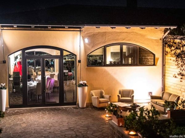 negozio in vendita ad Ariccia in zona Fontana di Papa