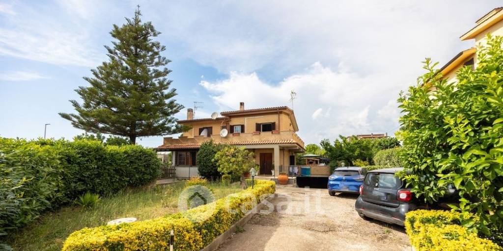 casa indipendente in vendita ad Ariccia in zona Fontana di Papa