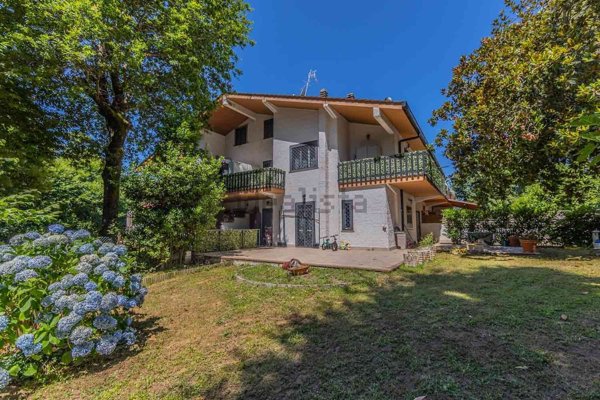 casa indipendente in vendita ad Ariccia