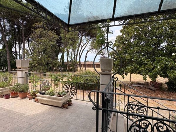 casa indipendente in vendita ad Ariccia in zona Fontana di Papa