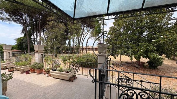 casa indipendente in vendita ad Ariccia in zona Fontana di Papa