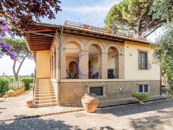 casa indipendente in vendita ad Ariccia in zona Fontana di Papa
