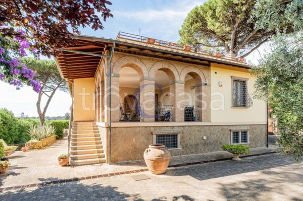 casa indipendente in vendita ad Ariccia in zona Fontana di Papa