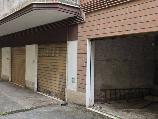 locale commerciale in vendita ad Ariccia in zona Fontana di Papa