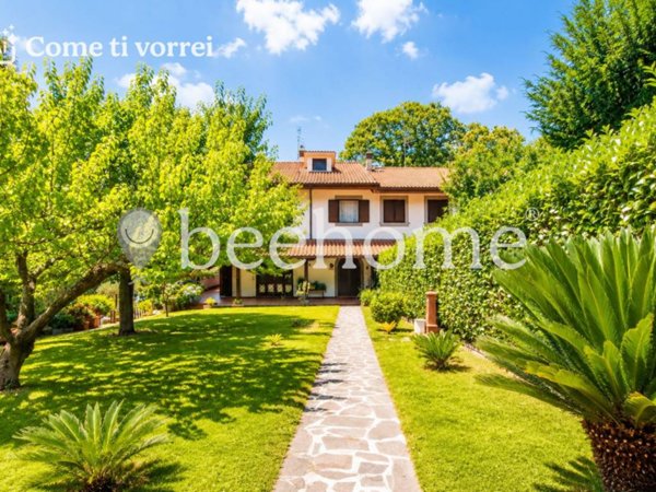 casa indipendente in vendita ad Ariccia