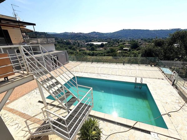 casa indipendente in vendita ad Ariccia in zona Fontana di Papa