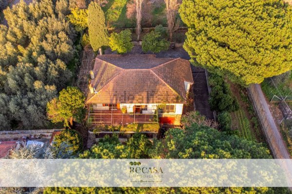 casa indipendente in vendita ad Ariccia in zona Fontana di Papa