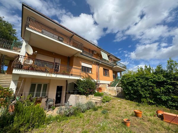 appartamento in vendita ad Ariccia in zona Fontana di Papa