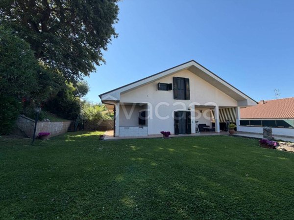 casa indipendente in vendita ad Ariccia in zona Fontana di Papa