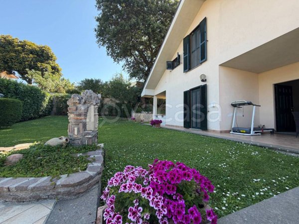 casa indipendente in vendita ad Ariccia in zona Fontana di Papa