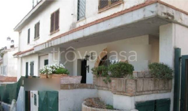 appartamento in vendita ad Ariccia in zona Fontana di Papa