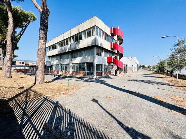 capannone in vendita ad Ariccia in zona Fontana di Papa